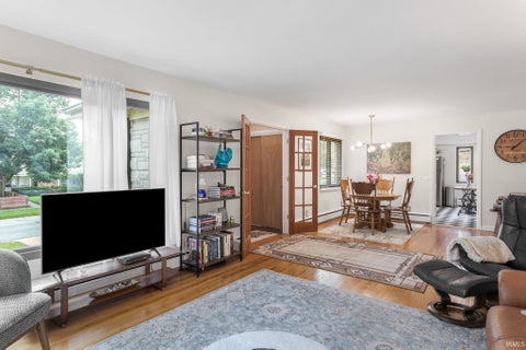 Tiny photo for 721 N COQUILLARD Drive, South Bend, IN 46617 (MLS # 202622335)