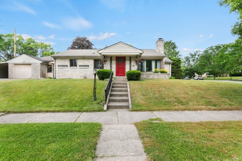 Tiny photo for 721 N COQUILLARD Drive, South Bend, IN 46617 (MLS # 202622335)
