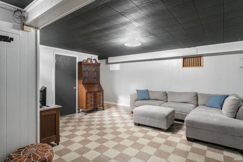 Tiny photo for 721 N COQUILLARD Drive, South Bend, IN 46617 (MLS # 202622335)