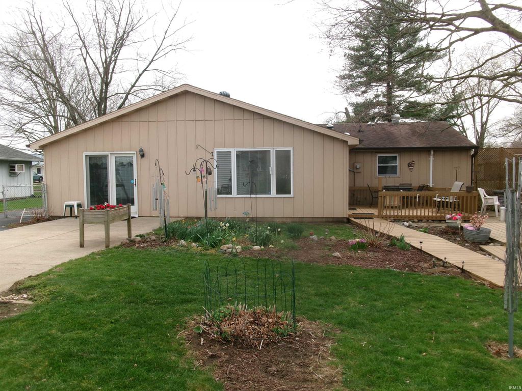 Photo of 304 Holiday Drive, Attica, IN 47918 (MLS # 202611273)