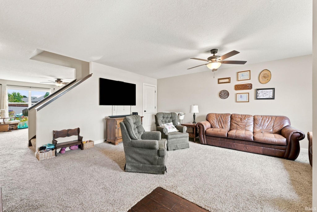 Photo of 8211 Queenboro Court, Fort Wayne, IN 46835 (MLS # 202629378)