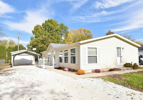 Photo of 909 E 8th Street, Fowler, IN 47944 (MLS # 202545083)