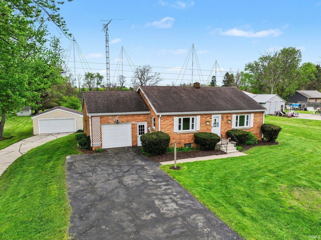 Photo of 16400 Elmwood Avenue, Mishawaka, IN 46544 (MLS # 202615406)