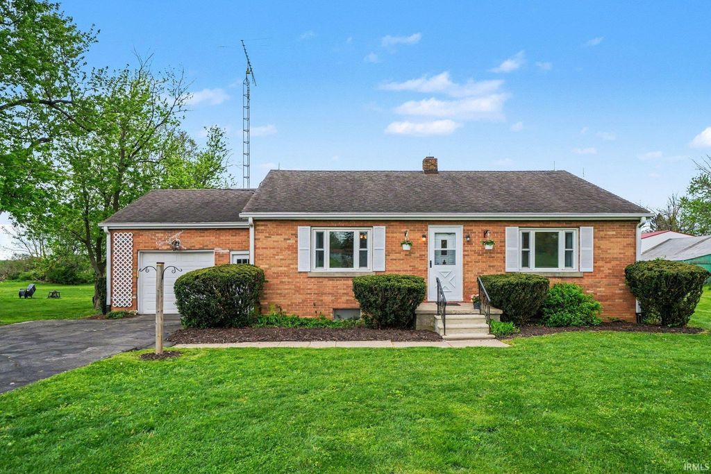 Photo of 16400 Elmwood Avenue, Mishawaka, IN 46544 (MLS # 202615406)