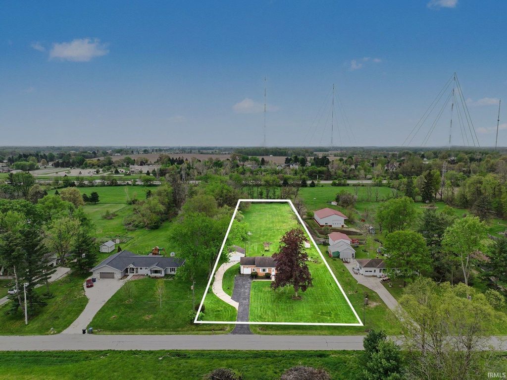 Photo of 16400 Elmwood Avenue, Mishawaka, IN 46544 (MLS # 202615406)