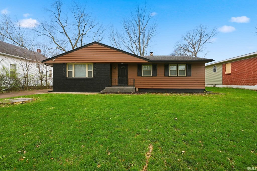 Photo of 3026 Abbott Street, Fort Wayne, IN 46806 (MLS # 202612629)