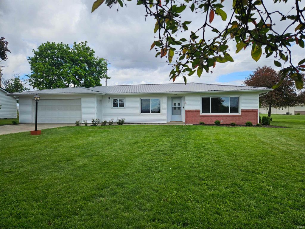Photo of 410 W Washington St, Monroe, IN 46772 (MLS # 202616239)
