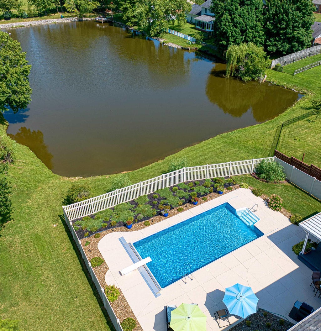 Photo of 1000 Kingswood Drive, Evansville, IN 47715 (MLS # 202626293)