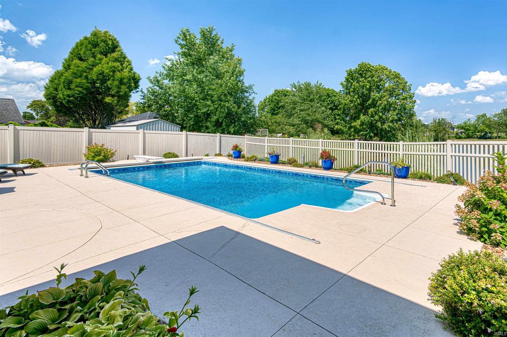 Photo of 1000 Kingswood Drive, Evansville, IN 47715 (MLS # 202626293)