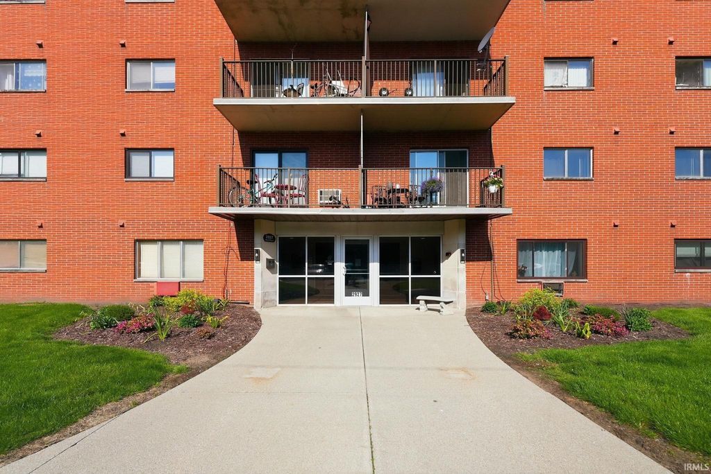 Photo of 2927 Westbrook Drive #B 203, Fort Wayne, IN 46805 (MLS # 202619101)