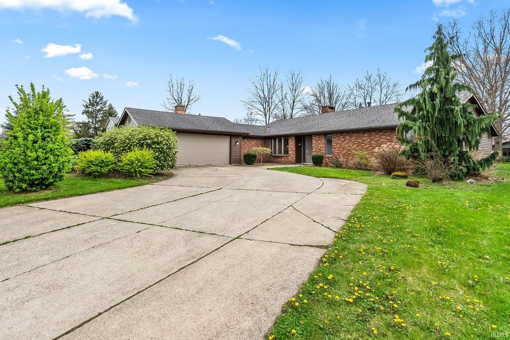 Photo of 11431 Wayfair Place, Fort Wayne, IN 46845 (MLS # 202613243)