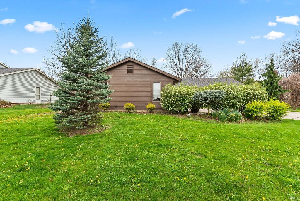 Photo of 11431 Wayfair Place, Fort Wayne, IN 46845 (MLS # 202613243)