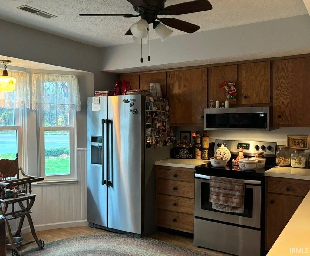 Photo of 1501 Pine Ridge Court, Elkhart, IN 46514 (MLS # 202633427)