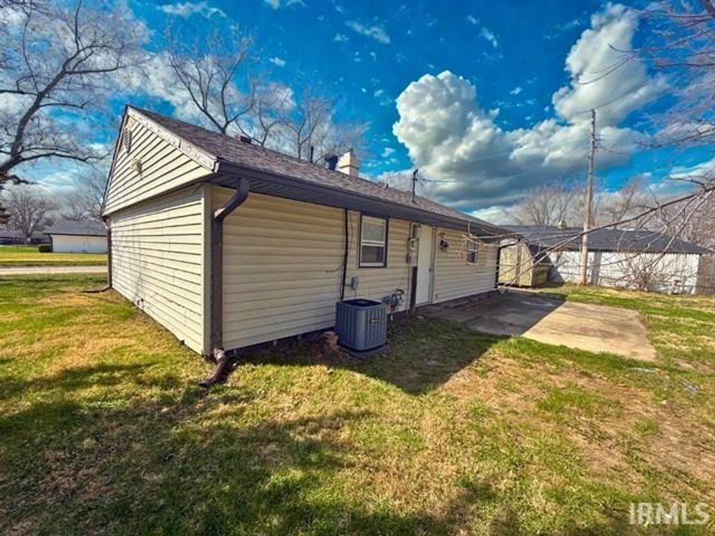 Photo of 1902 Edgemont Way, Anderson, IN 46011 (MLS # 202610386)