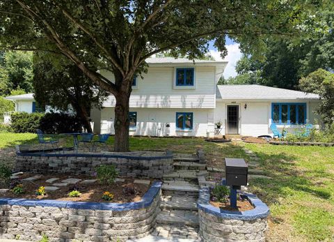 Photo of 4425 E Cambridge Court, Bloomington, IN 47408 (MLS # 202610301)