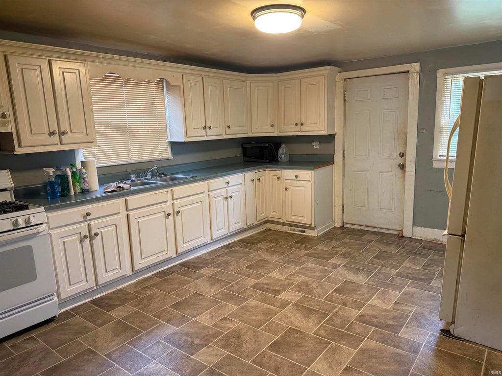 Photo of 400 W Pearl Street, Hamlet, IN 46532 (MLS # 202632150)