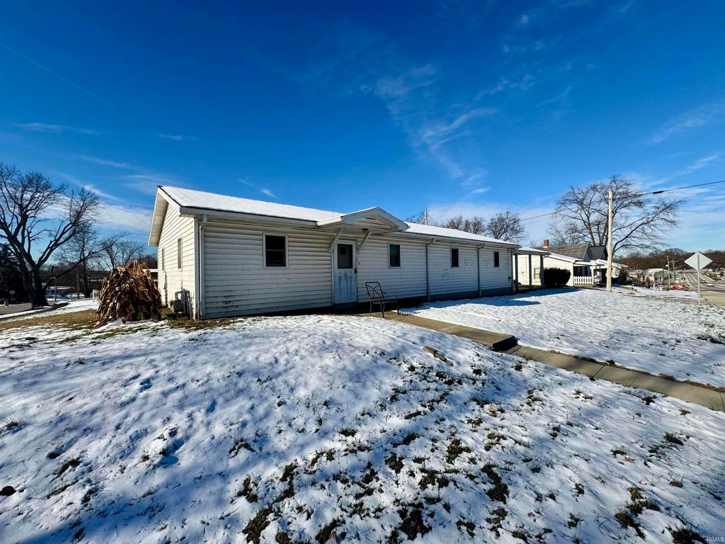Photo of 300 N 9th Street, Petersburg, IN 47567 (MLS # 202549125)