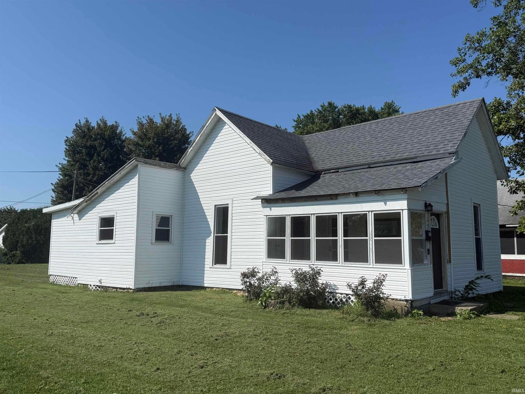Photo of 837 W 1st ST, Albany, IN 47320 (MLS # 202636808)