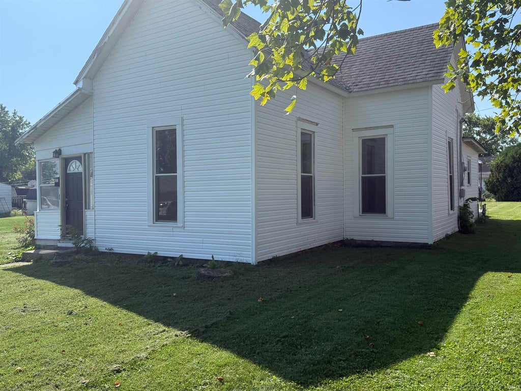 Photo of 837 W 1st ST, Albany, IN 47320 (MLS # 202636808)