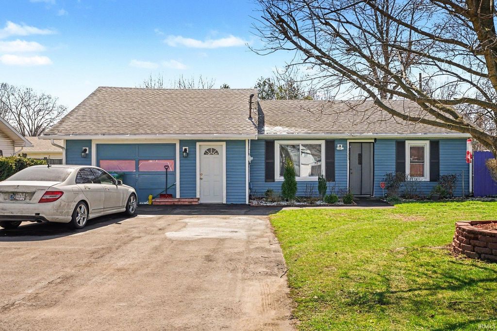 Photo of 1203 W Mishawaka Road, Elkhart, IN 46517 (MLS # 202609404)