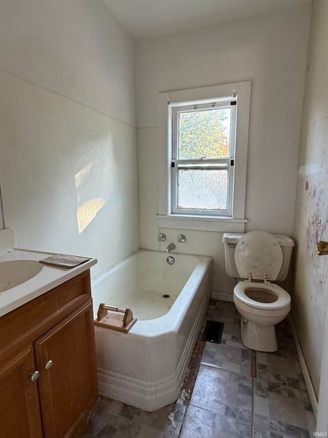 Tiny photo for 520 S Wabash Avenue, Kokomo, IN 46901 (MLS # 202542504)