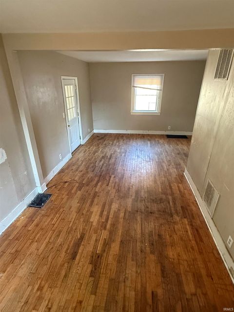 Tiny photo for 520 S Wabash Avenue, Kokomo, IN 46901 (MLS # 202542504)