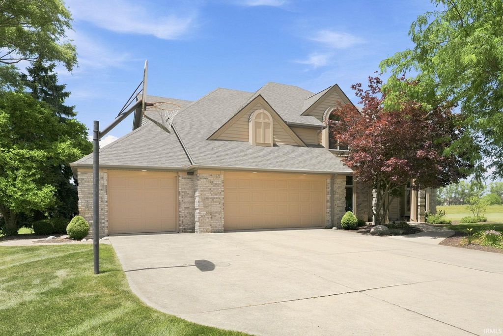 Photo of 2523 Green Ash Court, Fort Wayne, IN 46845 (MLS # 202626342)