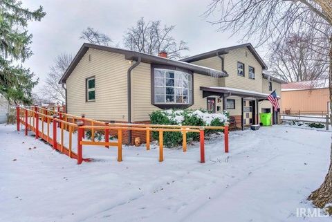 Tiny photo for 900 W Wabash Avenue, Logansport, IN 46947 (MLS # 202549888)