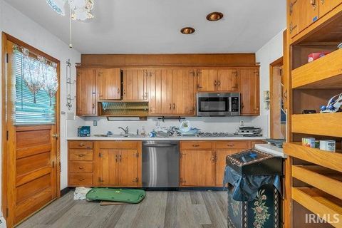 Tiny photo for 900 W Wabash Avenue, Logansport, IN 46947 (MLS # 202549888)