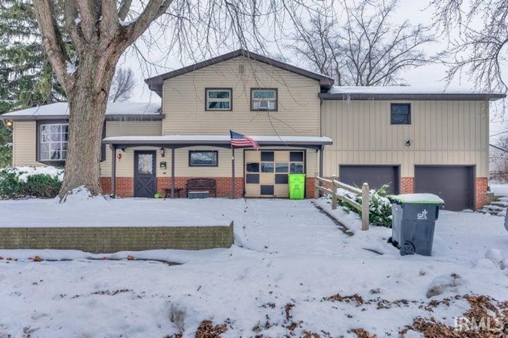 Photo of 900 W Wabash Avenue, Logansport, IN 46947 (MLS # 202549888)