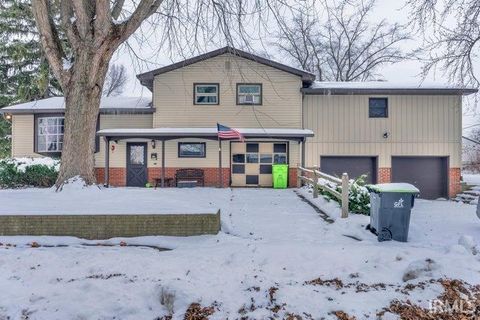 Photo of 900 W Wabash Avenue, Logansport, IN 46947 (MLS # 202549888)