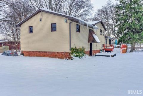 Tiny photo for 900 W Wabash Avenue, Logansport, IN 46947 (MLS # 202549888)
