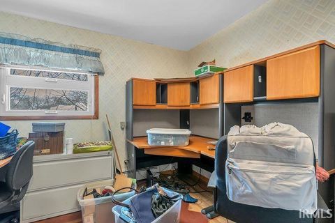 Tiny photo for 900 W Wabash Avenue, Logansport, IN 46947 (MLS # 202549888)