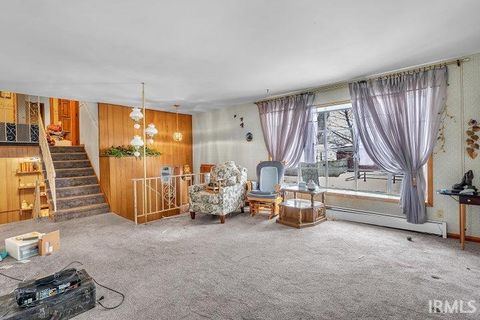 Tiny photo for 900 W Wabash Avenue, Logansport, IN 46947 (MLS # 202549888)