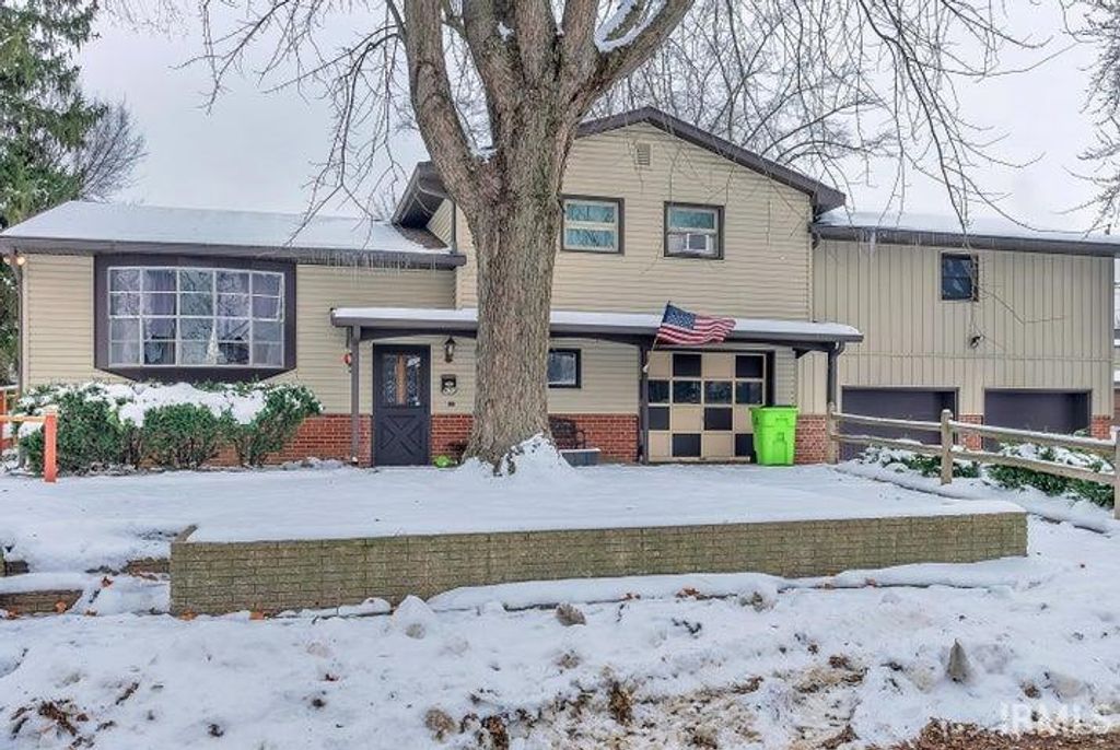 Photo of 900 W Wabash Avenue, Logansport, IN 46947 (MLS # 202549888)