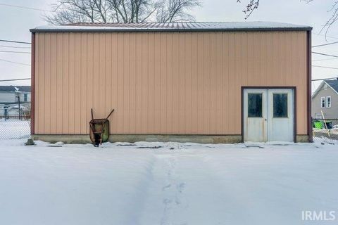 Tiny photo for 900 W Wabash Avenue, Logansport, IN 46947 (MLS # 202549888)