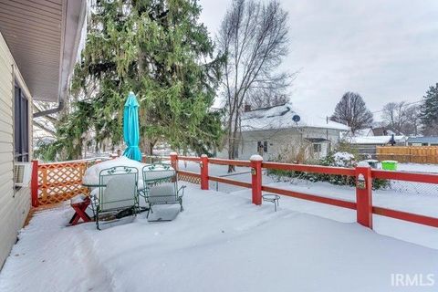 Tiny photo for 900 W Wabash Avenue, Logansport, IN 46947 (MLS # 202549888)