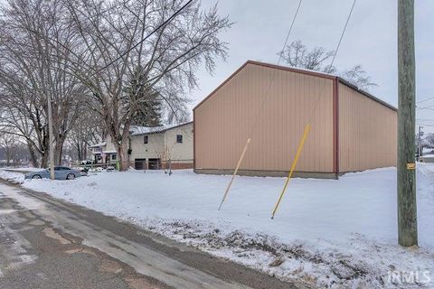 Tiny photo for 900 W Wabash Avenue, Logansport, IN 46947 (MLS # 202549888)