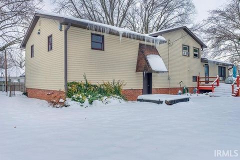 Tiny photo for 900 W Wabash Avenue, Logansport, IN 46947 (MLS # 202549888)