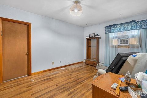 Tiny photo for 900 W Wabash Avenue, Logansport, IN 46947 (MLS # 202549888)