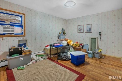 Tiny photo for 900 W Wabash Avenue, Logansport, IN 46947 (MLS # 202549888)