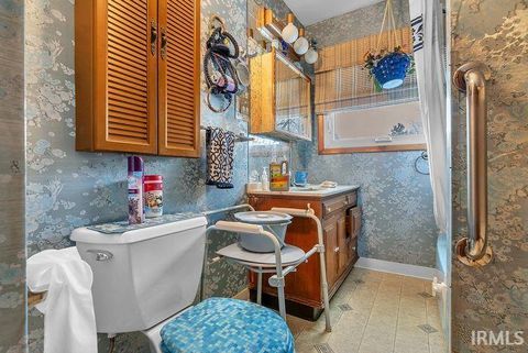 Tiny photo for 900 W Wabash Avenue, Logansport, IN 46947 (MLS # 202549888)