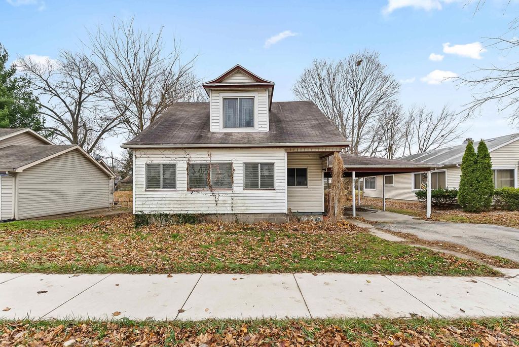 Photo of 1024 E Fort Wayne Street, Warsaw, IN 46580 (MLS # 202549150)