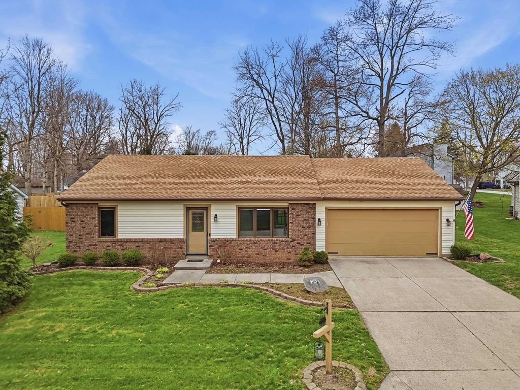 Photo of 9925 SPUR CREEK Court, Fort Wayne, IN 46825 (MLS # 202612326)