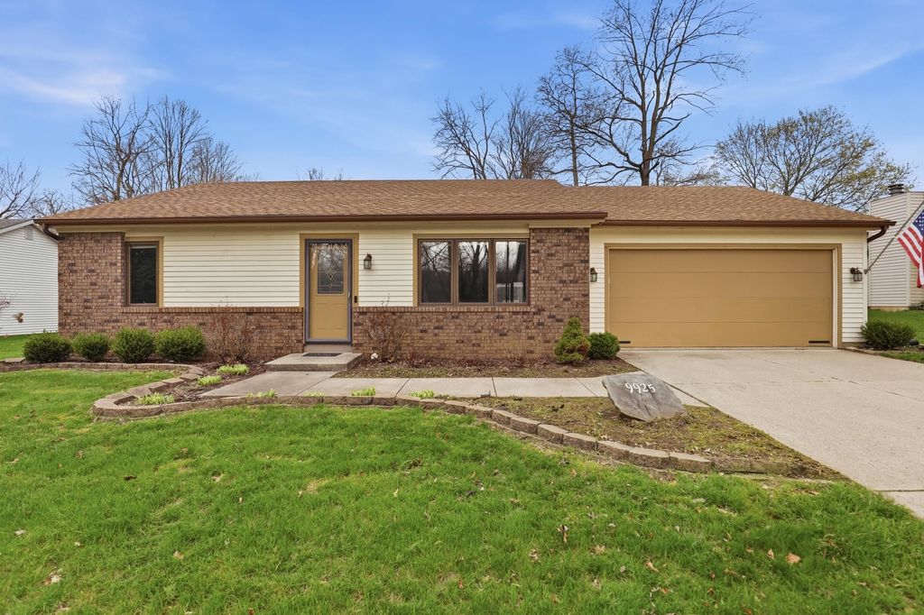 Photo of 9925 SPUR CREEK Court, Fort Wayne, IN 46825 (MLS # 202612326)