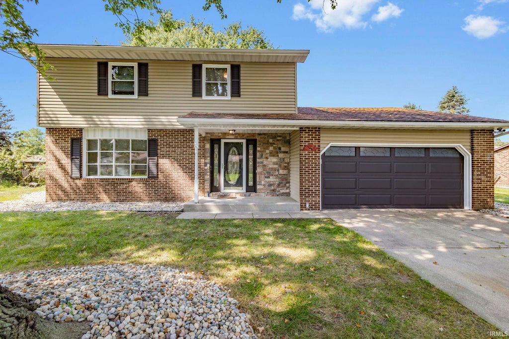 Photo of 51723 E Gatehouse Drive, South Bend, IN 46637 (MLS # 202636431)