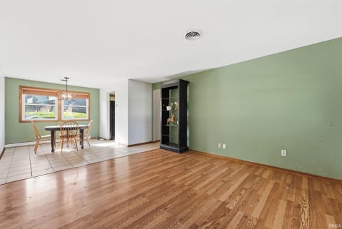 Tiny photo for 1303 Hiawatha Place, Auburn, IN 46706 (MLS # 202643758)