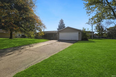 Tiny photo for 1303 Hiawatha Place, Auburn, IN 46706 (MLS # 202643758)