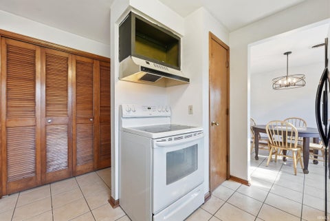Tiny photo for 1303 Hiawatha Place, Auburn, IN 46706 (MLS # 202643758)