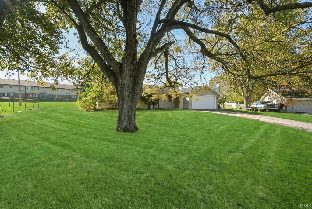 Photo of 1303 Hiawatha Place, Auburn, IN 46706 (MLS # 202643758)